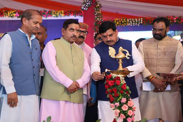 पर्यावरण संरक्षण और आत्मनिर्भरता की ओर बढ़े कदम: म.प्र. के नीमच और शाजापुर में कुल 950 मेगावाट की सौर परियोजनाओं का उद्घाटन