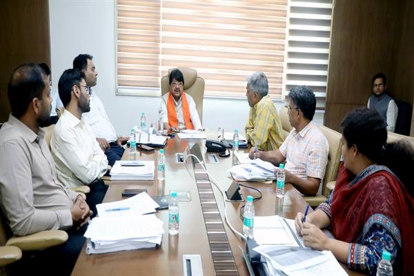 मध्य प्रदेश में नए फायर सेफ्टी और कॉलोनी एक्ट की तैयारी; मंत्री कैलाश विजयवर्गीय ने दिए नियमों में बदलाव के निर्देश