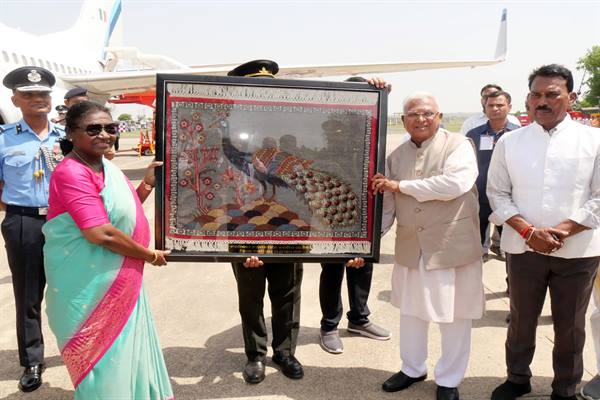 राष्ट्रपति द्रौपदी मुर्मु का पांच दिवसीय मध्यप्रदेश दौरा संपन्न, ग्वालियर से दिल्ली के लिए हुईं रवाना
