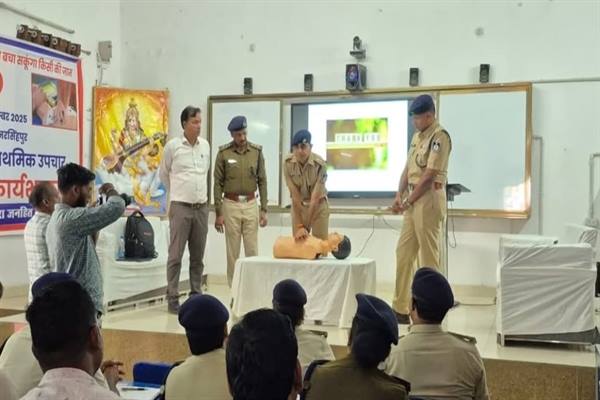 नरसिंहपुर पुलिस की ‘गोल्डन ऑवर हीरो’ पहल से सड़क हादसों में आई भारी कमी, मौतों का आंकड़ा 23% गिरा