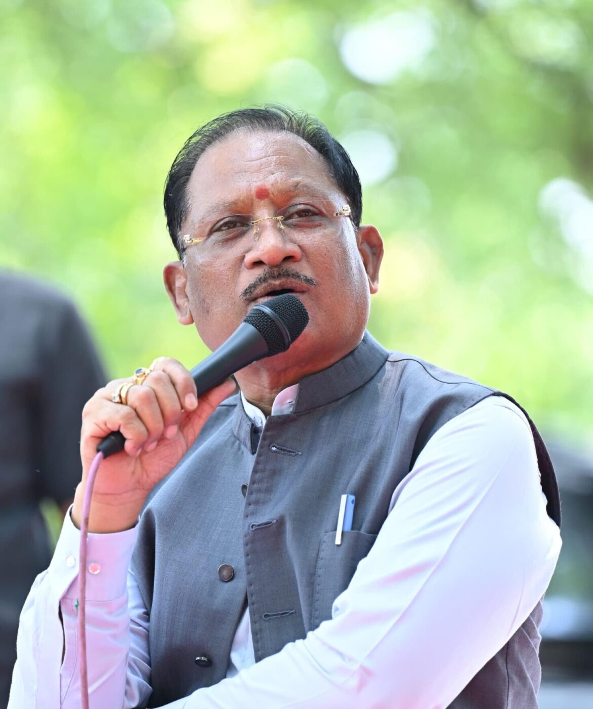 सुशासन तिहार में मुख्यमंत्री विष्णुदेव साय पहुंचे बीजापुर के सुदूर गांव कोण्डापल्ली : चौपाल में सुनीं ग्रामीणों की समस्याएं