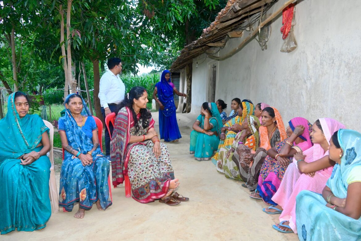 मंत्री श्रीमती लक्ष्मी राजवाड़े ने किया जनसंपर्क, ग्रामीणों की समस्याओं के त्वरित समाधान के दिए निर्देश