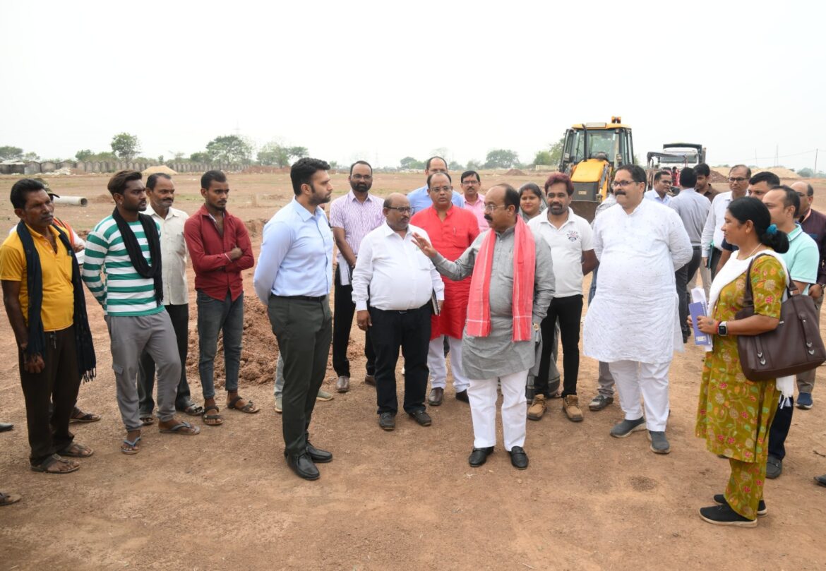 उप मुख्यमंत्री श्री अरुण साव ने इंटिग्रेटेड स्पोर्ट्स स्टेडियम का किया स्थल निरीक्षण, कुछ दिनों पहले शुरू हुआ है काम