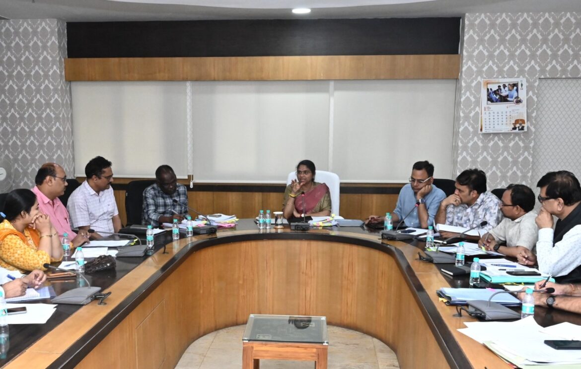निर्माण और जन सुविधाएं विकसित करने के कार्यों को गति देने सक्रियता से करें मॉनिटरिंग – श्रीमती शंगीता आर.