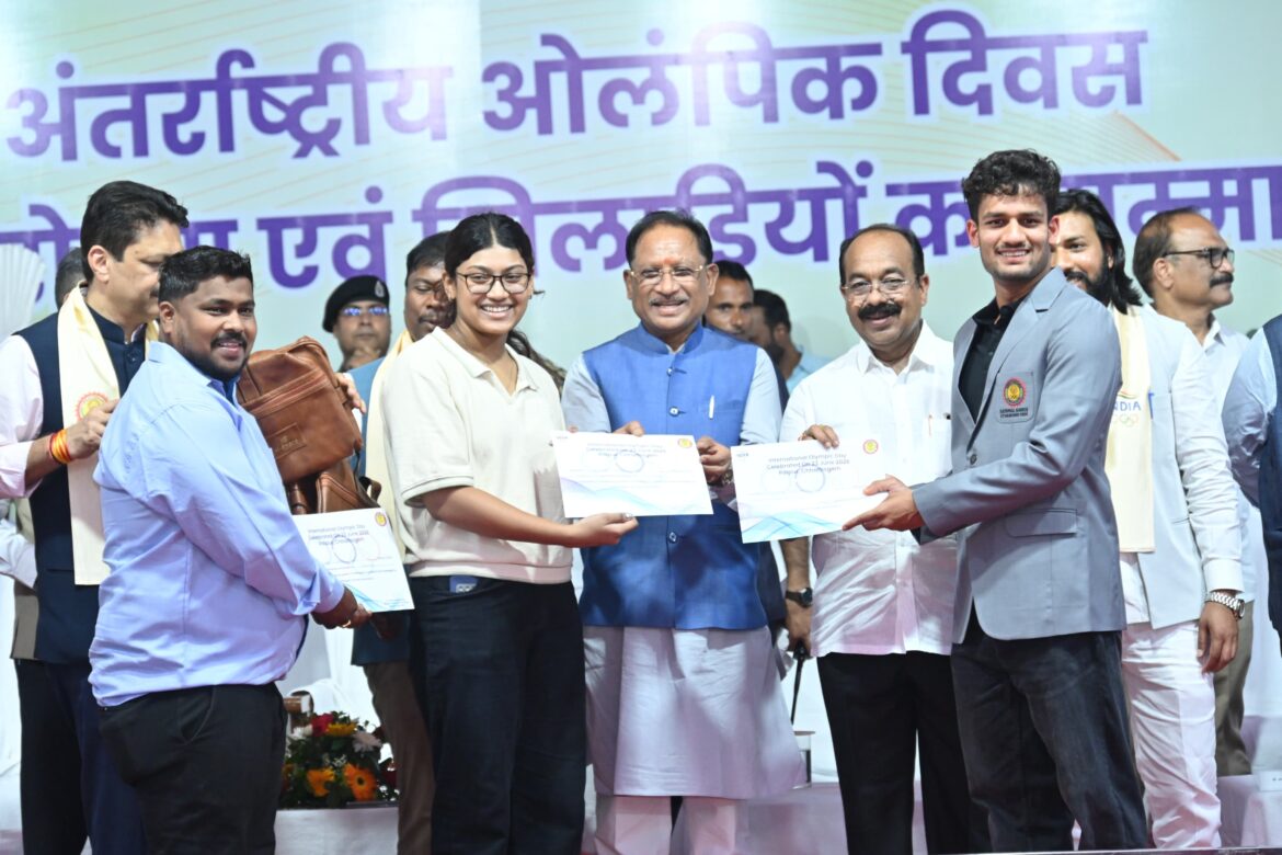 मुख्यमंत्री श्री विष्णुदेव साय ने खिलाड़ियों का बढ़ाया उत्साह: 2036 पौधों के रोपण से ओलंपिक मेजबानी के संकल्प को दी नई ऊर्जा