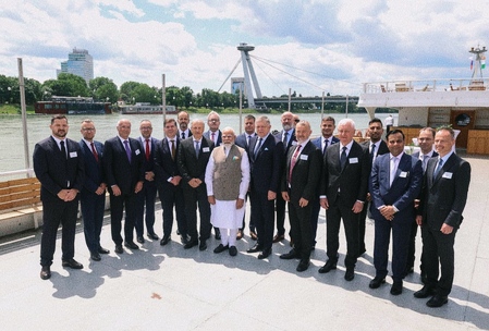 भारत-स्लोवाकिया आर्थिक संबंधों को मिलेगी नई गति: प्रधानमंत्री मोदी ने वहां के उद्योगपतियों को दिया निवेश का आमंत्रण