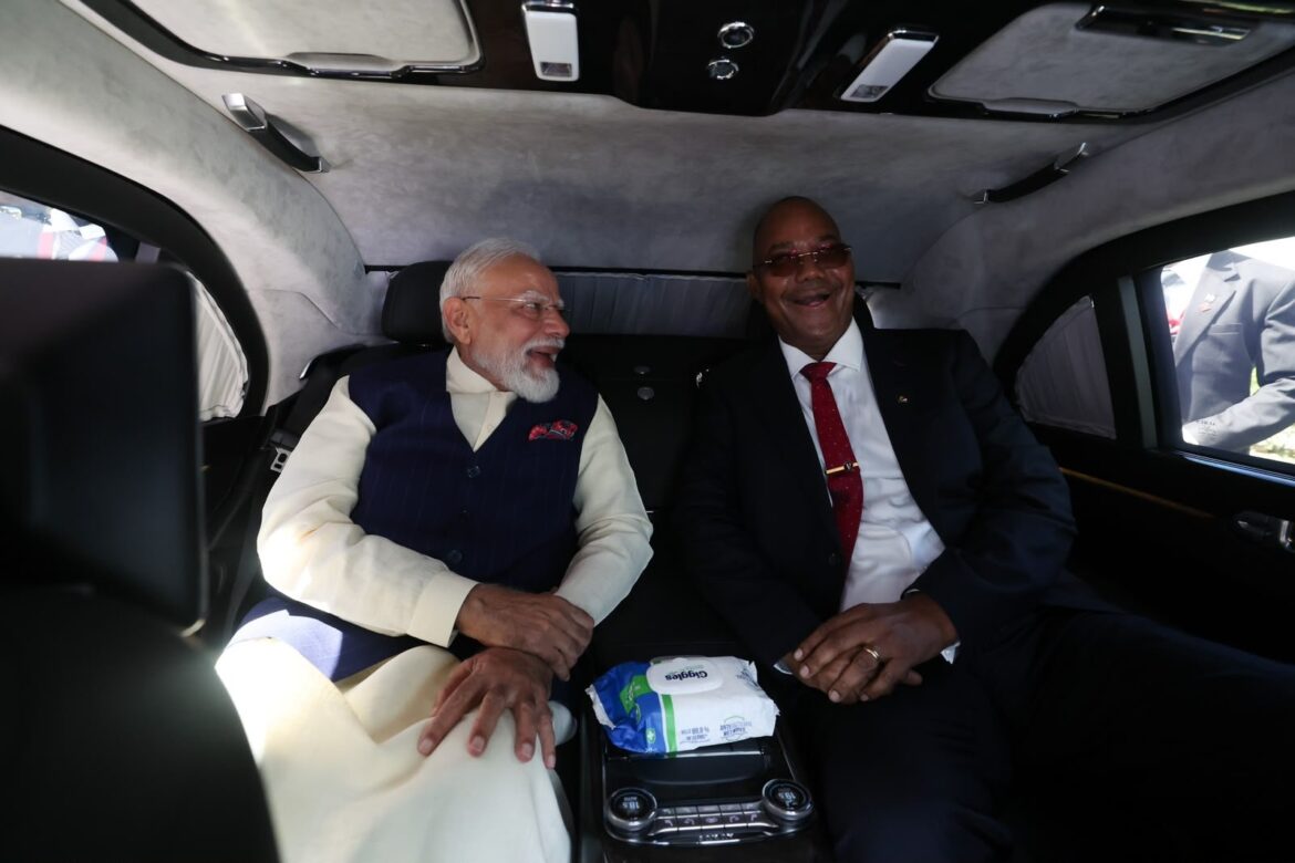 प्रधानमंत्री मोदी की सेशेल्स यात्रा की भव्य शुरुआत, राष्ट्रपति हर्मिनी संघ साझा किए ‘कार डिप्लोमेसी’ के खास पल