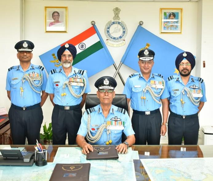 एयर मार्शल जसवीर सिंह मान ने संभाली दक्षिणी वायु कमान की जिम्मेदारी, तिरुवनंतपुरम मुख्यालय में मिला गार्ड ऑफ ऑनर