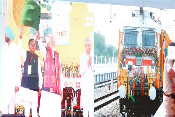 भारतीय रेल के आधुनिकीकरण का नया अध्याय: पीएम मोदी ने किया 75 अमृत भारत स्टेशनों का लोकार्पण, बुंदेलखंड में विकास की नई बहार