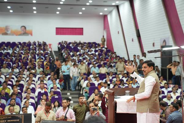 जबलपुर में ‘ईश्वरदास रोहाणी स्मृति गौरव शिखर सम्मान 2026’ आयोजित, मुख्यमंत्री डॉ. मोहन यादव ने 12 विभूतियों को किया सम्मानित
