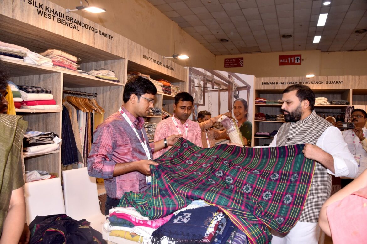 भारत टेक्स 2026: वैश्विक फैशन और आत्मनिर्भरता का प्रतीक बनी आधुनिक खादी, टर्नओवर 1.87 लाख करोड़ के पार