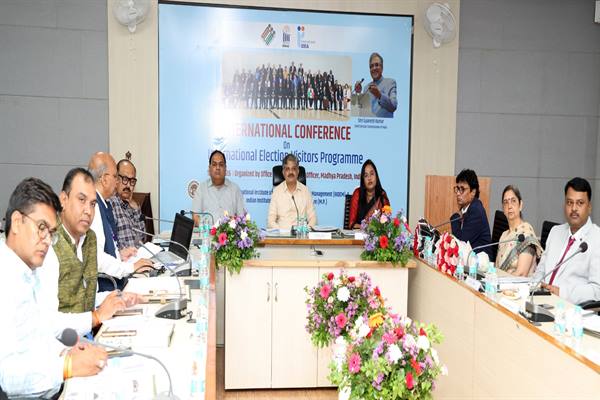 लोकतांत्रिक प्रणाली को मजबूत करने के लिए इंदौर IIM और IIIDEM के सहयोग से मध्य प्रदेश में अंतर्राष्ट्रीय चुनाव सम्मेलन संपन्न