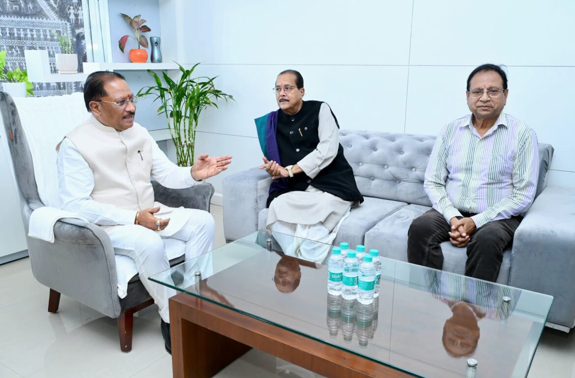 मुख्यमंत्री श्री विष्णु देव साय से झारखंड के वित्त मंत्री श्री राधाकृष्ण किशोर से की सौजन्य भेंट