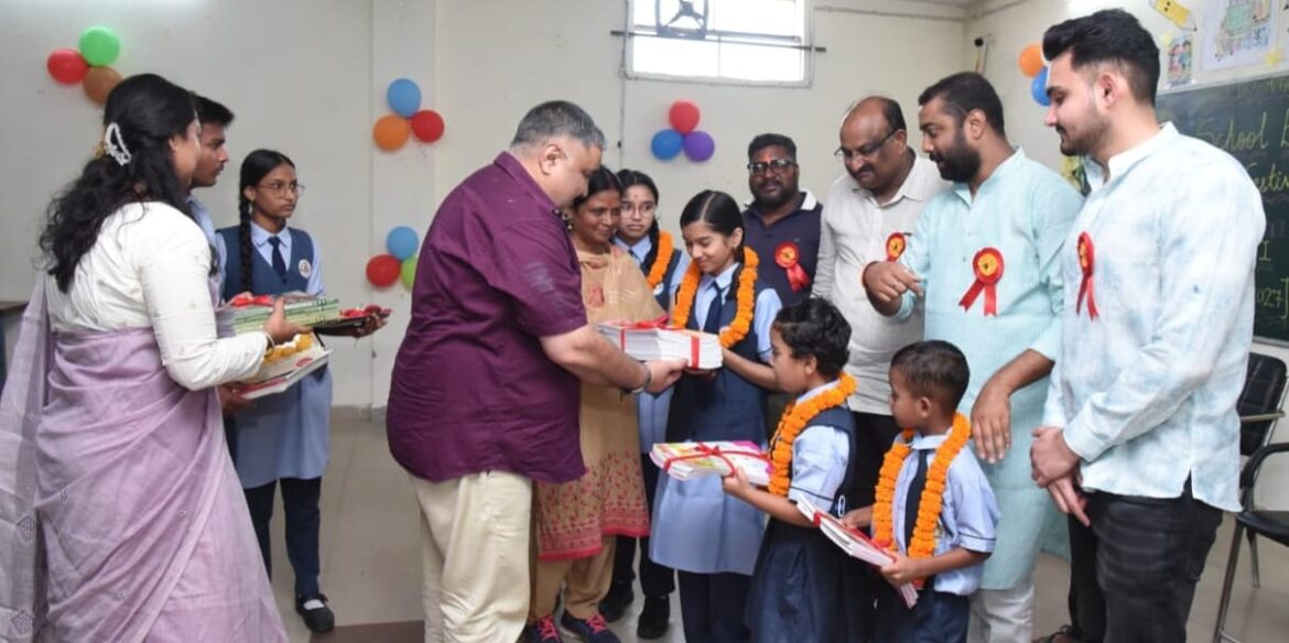 बेटियों के सपनों को मिली नई उड़ान, शाला प्रवेश उत्सव में शामिल हुए पर्यटन एवं संस्कृति मंत्री श्री राजेश अग्रवाल