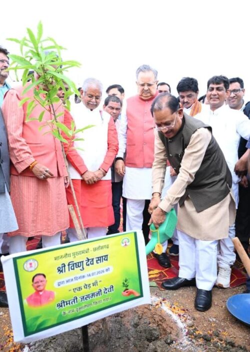 ‘एक पेड़ मां के नाम’ अभियान 3.0, विधानसभा परिसर में सीएम श्री विष्णु देव साय और डॉ. रमन सिंह ने लगाया रुद्राक्ष का पौधा