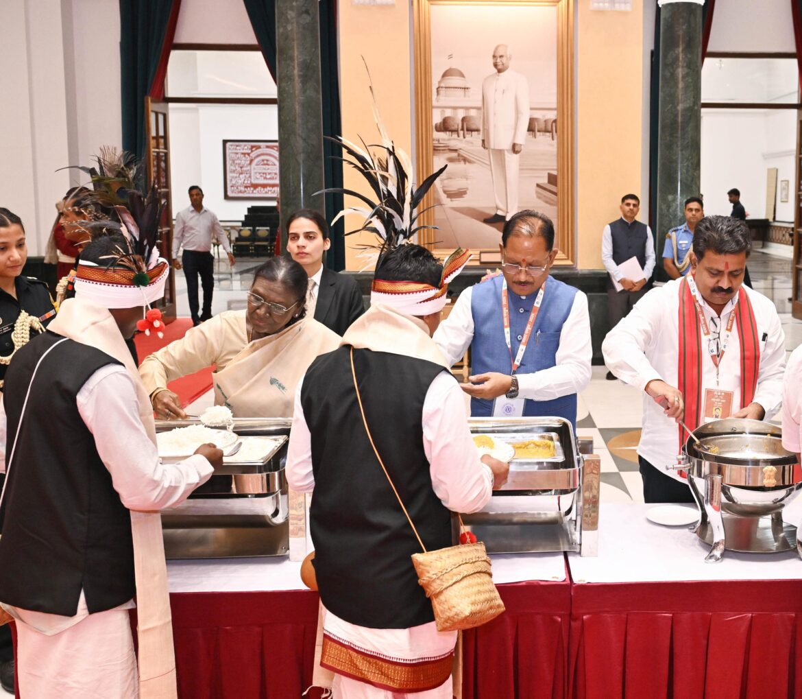 राष्ट्रपति भवन के विशेष अतिथि बने बस्तर के मांझी-चालकी : बस्तर पंडुम-2026 के विजेताओं और जनजातीय प्रतिनिधियों का हुआ विशेष सम्मान