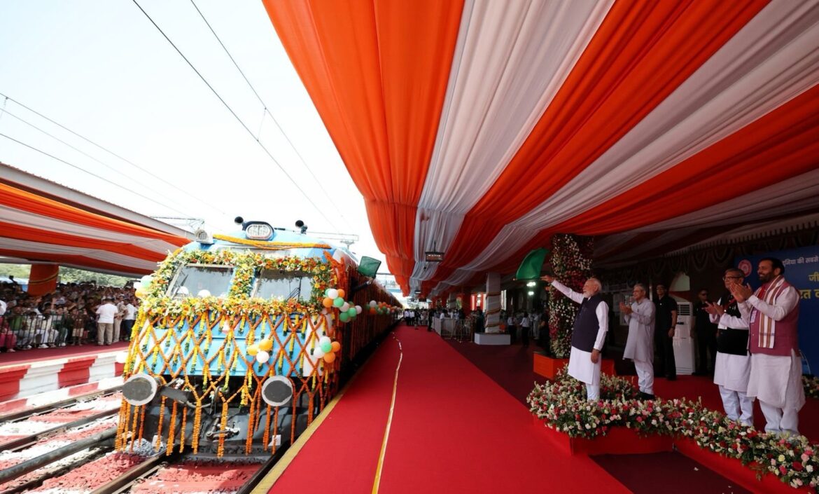 हरियाणा के जींद से देश की पहली स्वदेशी हाइड्रोजन ट्रेन रवाना, पीएम मोदी ने दिखाई हरी झंडी