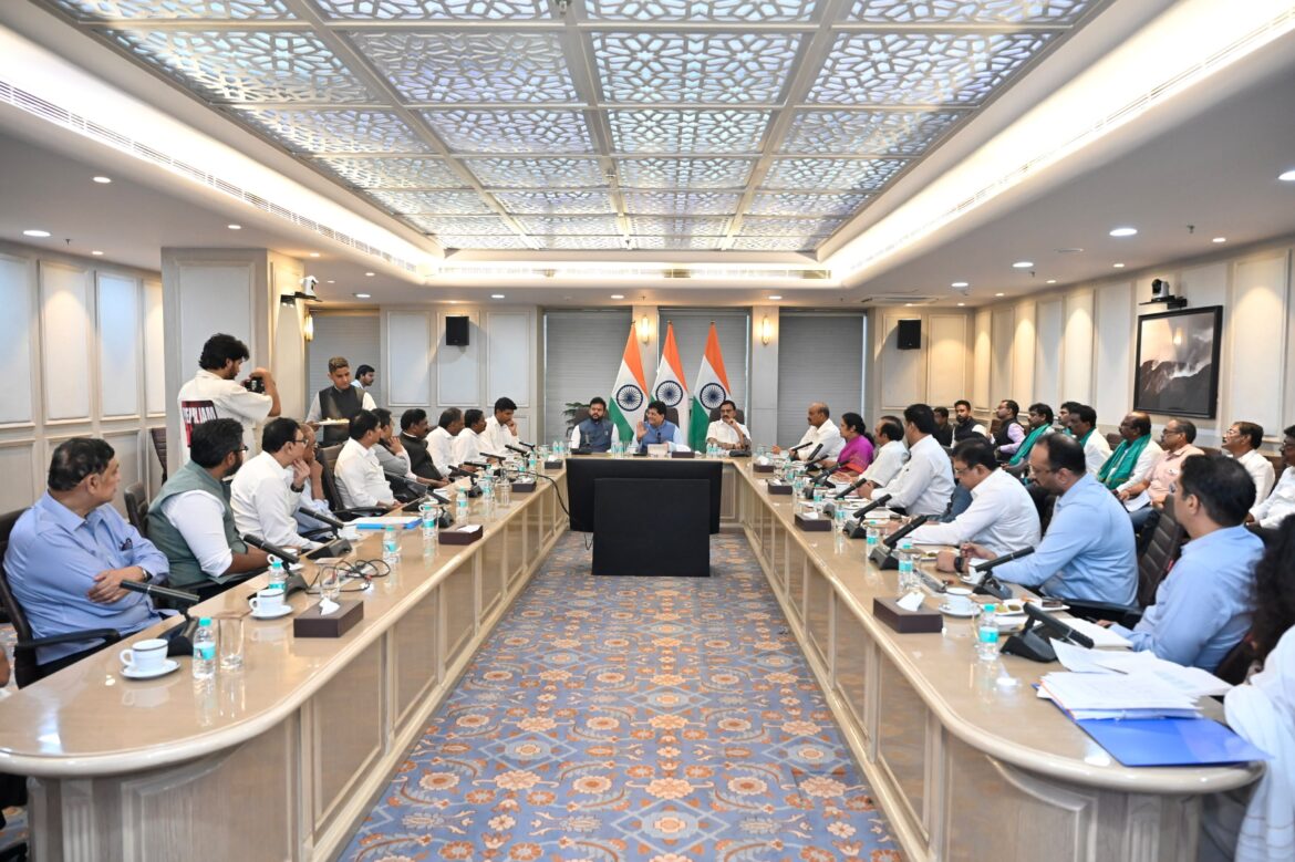 एक्वाकल्चर और तंबाकू किसानों के विकास के लिए केंद्र की पहल, आंध्र प्रदेश के प्रतिनिधियों संग केंद्रीय मंत्रियों की उच्चस्तरीय बैठक