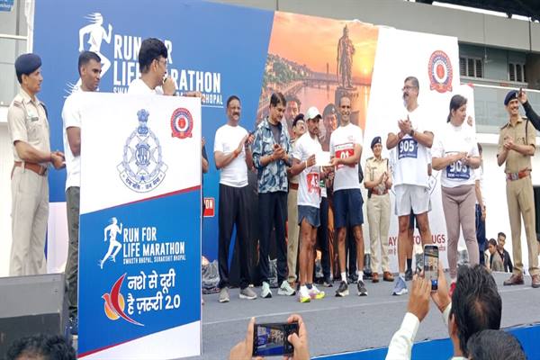 भोपाल में ‘रन फॉर लाइफ’ मैराथन आयोजित: 6 हजार नागरिकों ने लिया नशामुक्त समाज के निर्माण का संकल्प