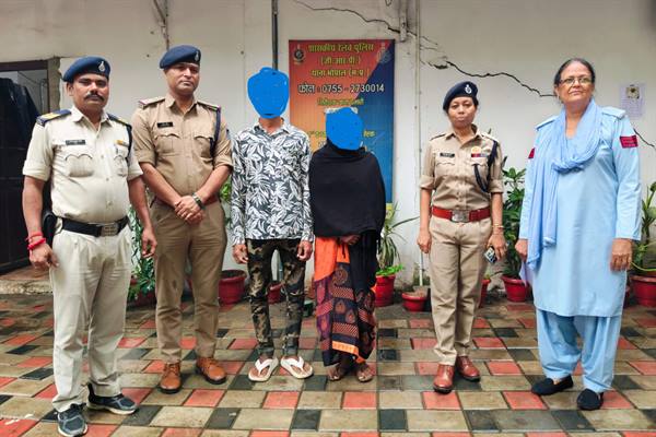 मध्यप्रदेश: जीआरपी ने तत्परता दिखाते हुए दो मासूम बच्चियों को सकुशल परिजनों को सौंपा