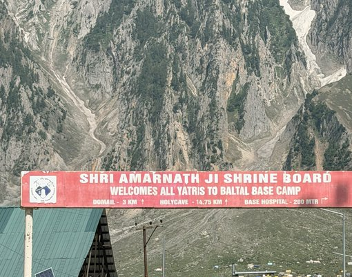 अमरनाथ यात्रा 2026 का सफल शुभारंभ: चाक-चौबंद सुरक्षा के बीच 4,822 तीर्थयात्रियों ने शुरू की पवित्र चढ़ाई