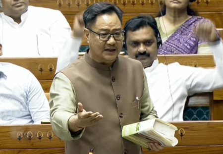 लोकसभा में राहुल गांधी के संबोधन पर तीखा हंगामा, किरेन रिजिजू ने संसदीय मर्यादा के उल्लंघन का लगाया आरोप