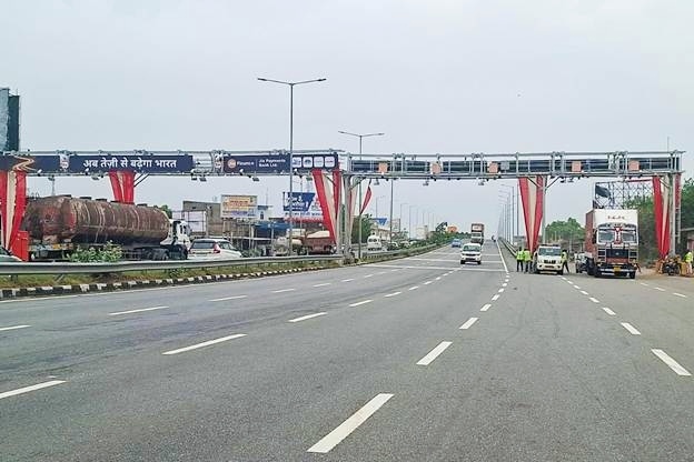 दिल्ली-जयपुर हाईवे के मनोहरपुरा टोल प्लाजा पर बैरियर-मुक्त सफर, एनएचएआई ने शुरू की आधुनिक मल्टी-लेन फ्री फ्लो टोलिंग व्यवस्था