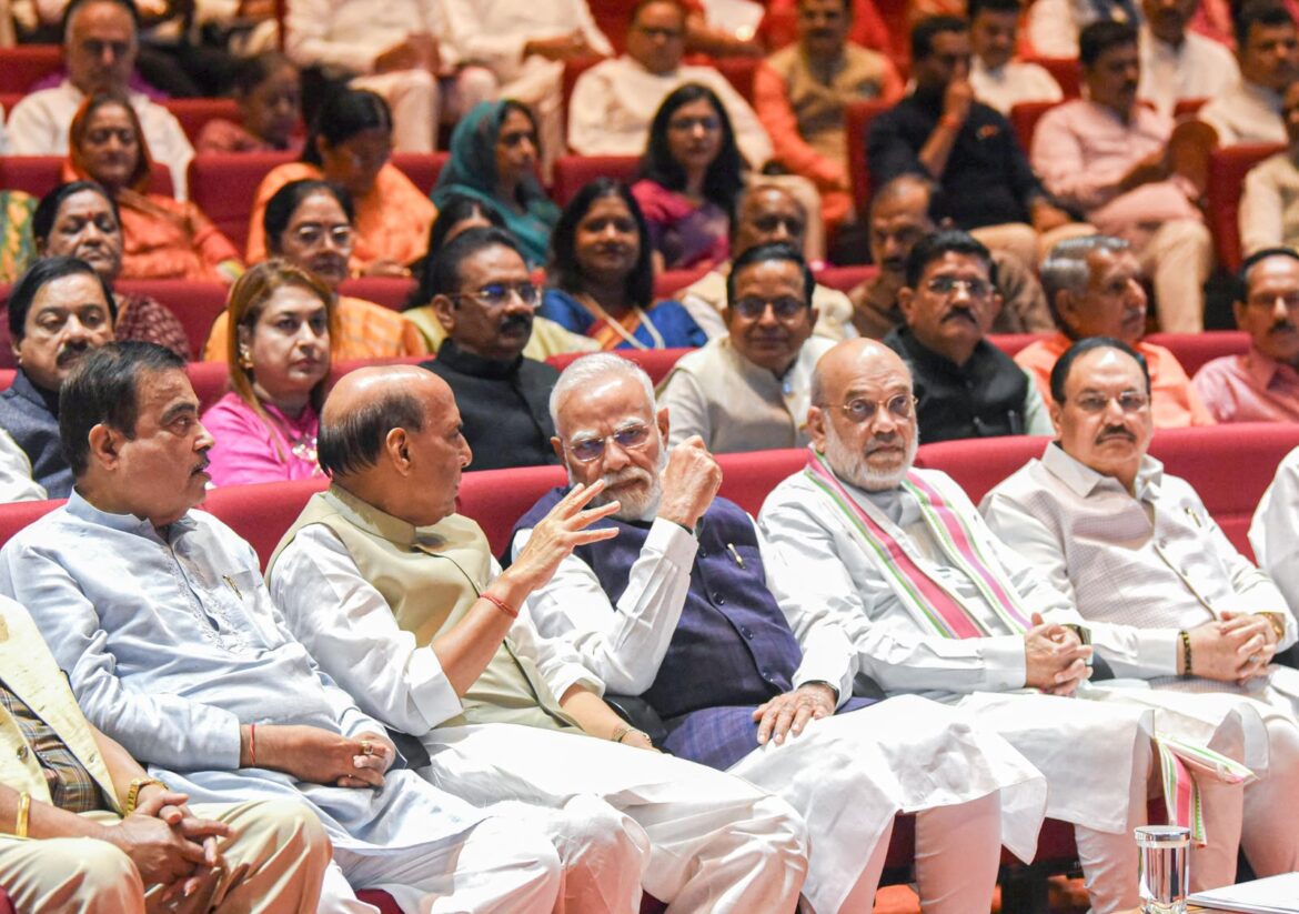 संसद भवन में एनडीए की ‘मंगल मिलन’ बैठक आयोजित, नए सहयोगी एनसीपीआई सांसदों की हुई पहली भागीदारी