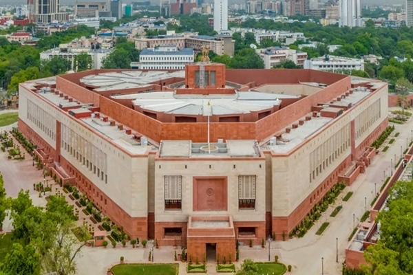 बाल सुरक्षा पर केंद्र सरकार सख्त: सोशल मीडिया प्लेटफॉर्म्स के लिए आईटी नियमों में बड़े बदलाव, आपत्तिजनक सामग्री हटाने की समयसीमा घटाई