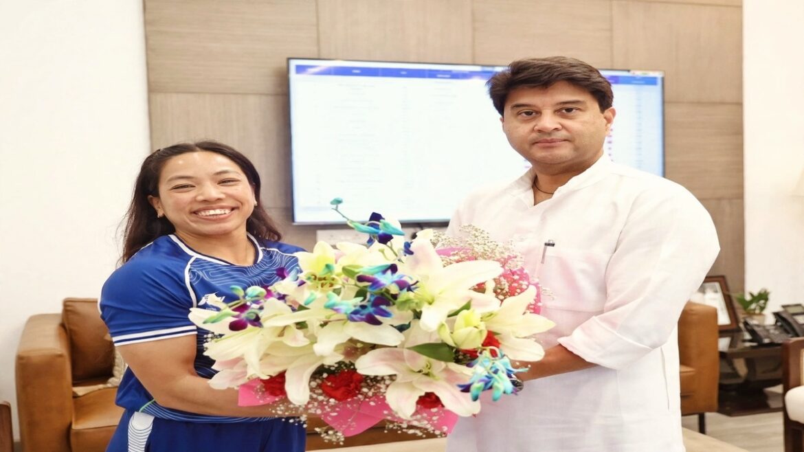 राष्ट्रमंडल स्वर्ण पदक विजेता मीराबाई चानू ने केंद्रीय मंत्री ज्योतिरादित्य सिंधिया से की मुलाकात, पूर्वोत्तर में खेल पारितंत्र मजबूत करने पर बनी सहमति