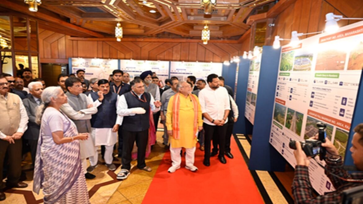 औद्योगिक कॉरिडोर परियोजनाओं के तीव्र क्रियान्वयन और समयबद्ध उत्पादन पर केंद्र का जोर
