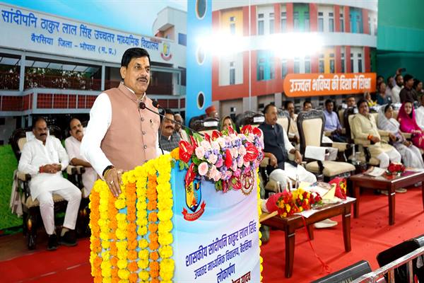 मुख्यमंत्री डॉ. मोहन यादव ने बैरसिया में सांदीपनि विद्यालय का किया उद्घाटन, भोपाल-बैरसिया फोरलेन सड़क की दी सौगात