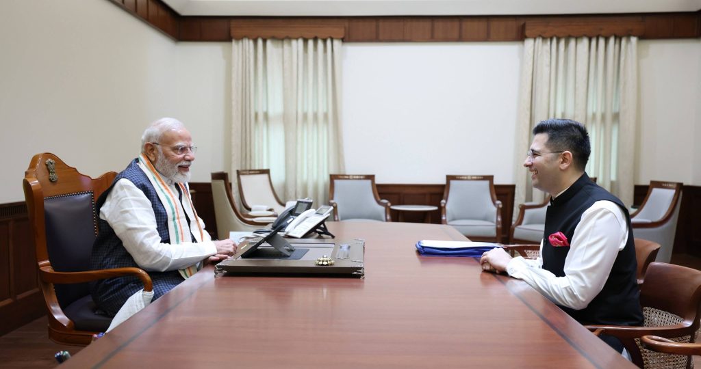 पीएम नरेंद्र मोदी से मिले भाजपा नेता राघव चड्ढा, एनडीए सांसदों की बैठक के बीच हुई अहम बातचीत