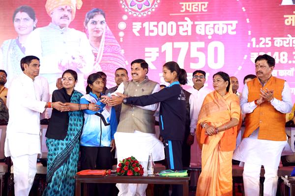 मुख्यमंत्री लाड़ली बहना योजना: प्रदेश की सवा करोड़ महिलाओं को मिली 39वीं किस्त, मैहर में 256 करोड़ के विकास प्रकल्पों की शुरुआत