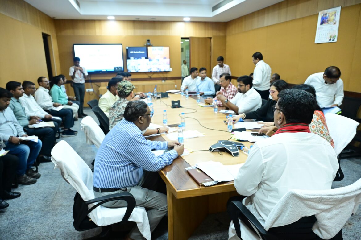 उप मुख्यमंत्री श्री विजय शर्मा ने पुनर्वास एवं नक्सल प्रभावित परिवारों के लिए संचालित योजनाओं की समीक्षा की