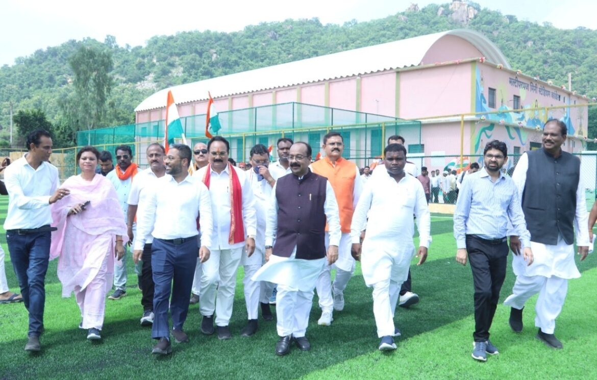 उप मुख्यमंत्री श्री अरुण साव ने बहुउद्देशीय मिनी स्टेडियम और इनडोर हॉल का किया लोकार्पण