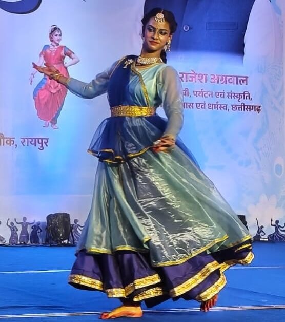 घुमड़ते बादलों के बीच मुक्ताकाशी मंच पर साकार हुआ ‘पावस प्रसंग’