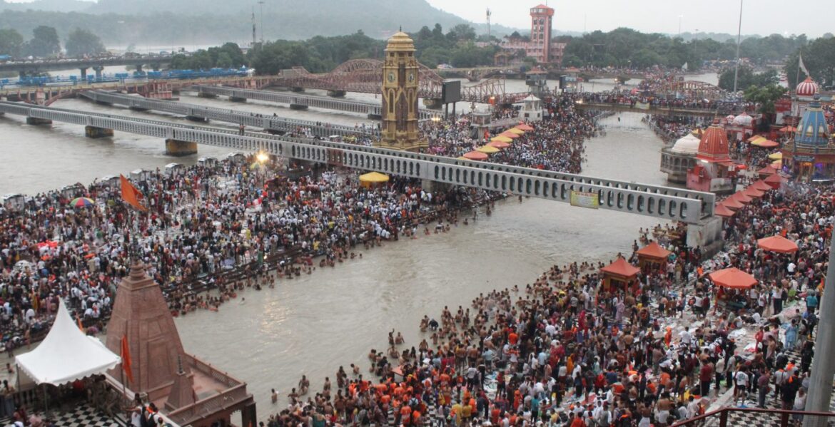 हरिद्वार और ऋषिकेश के पौराणिक मंदिरों में सावन शिवरात्रि की धूम, श्रद्धालुओं ने किया जलाभिषेक