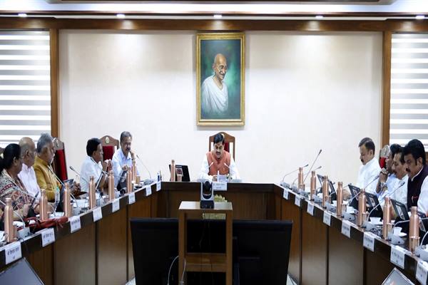 कैबिनेट बैठक में बुनियादी ढांचे, स्वास्थ्य और महिला कल्याण से जुड़े 47,990 करोड़ रुपये से अधिक के प्रस्तावों को मिली हरी झंडी
