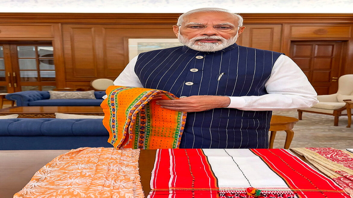 विरासत और आधुनिक तकनीक के मेल से हथकरघा बनेगा विकास का इंजन: गिरिराज सिंह के लेख के जरिए पीएम मोदी का संदेश