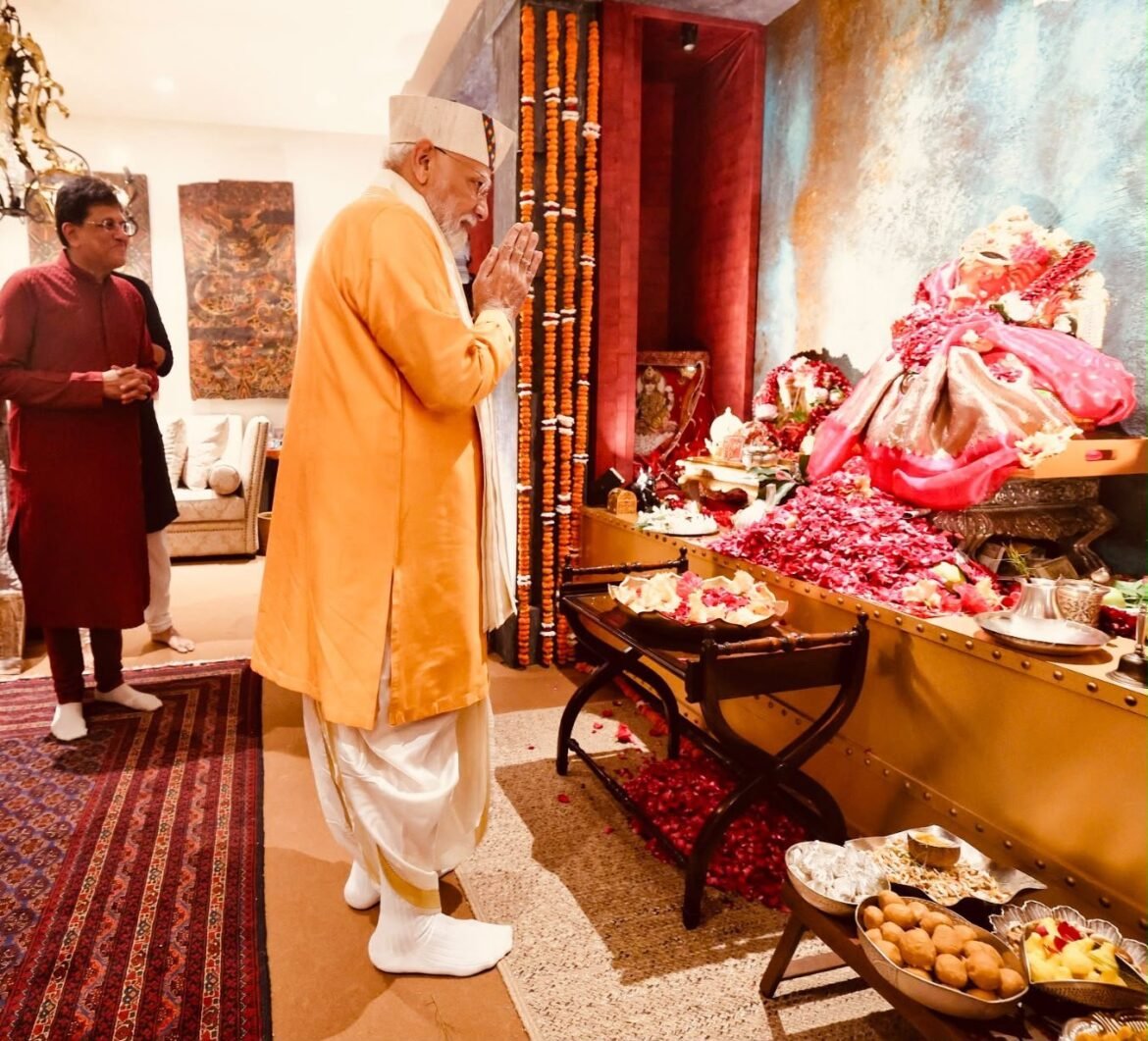 गणेश चतुर्थी पर केंद्रीय मंत्री पीयूष गोयल के आवास पहुंचे प्रधानमंत्री मोदी, विधिवत पूजा कर उतारी बप्पा की आरती