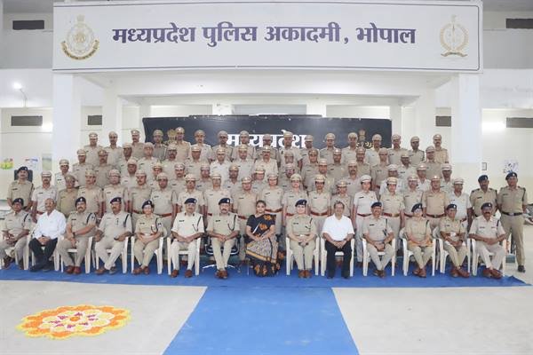 मप्र पुलिस अकादमी में कस्टम व नारकोटिक्स अधिकारियों का दो सप्ताह का प्रशिक्षण संपन्न, नए आपराधिक कानूनों पर रहा विशेष जोर