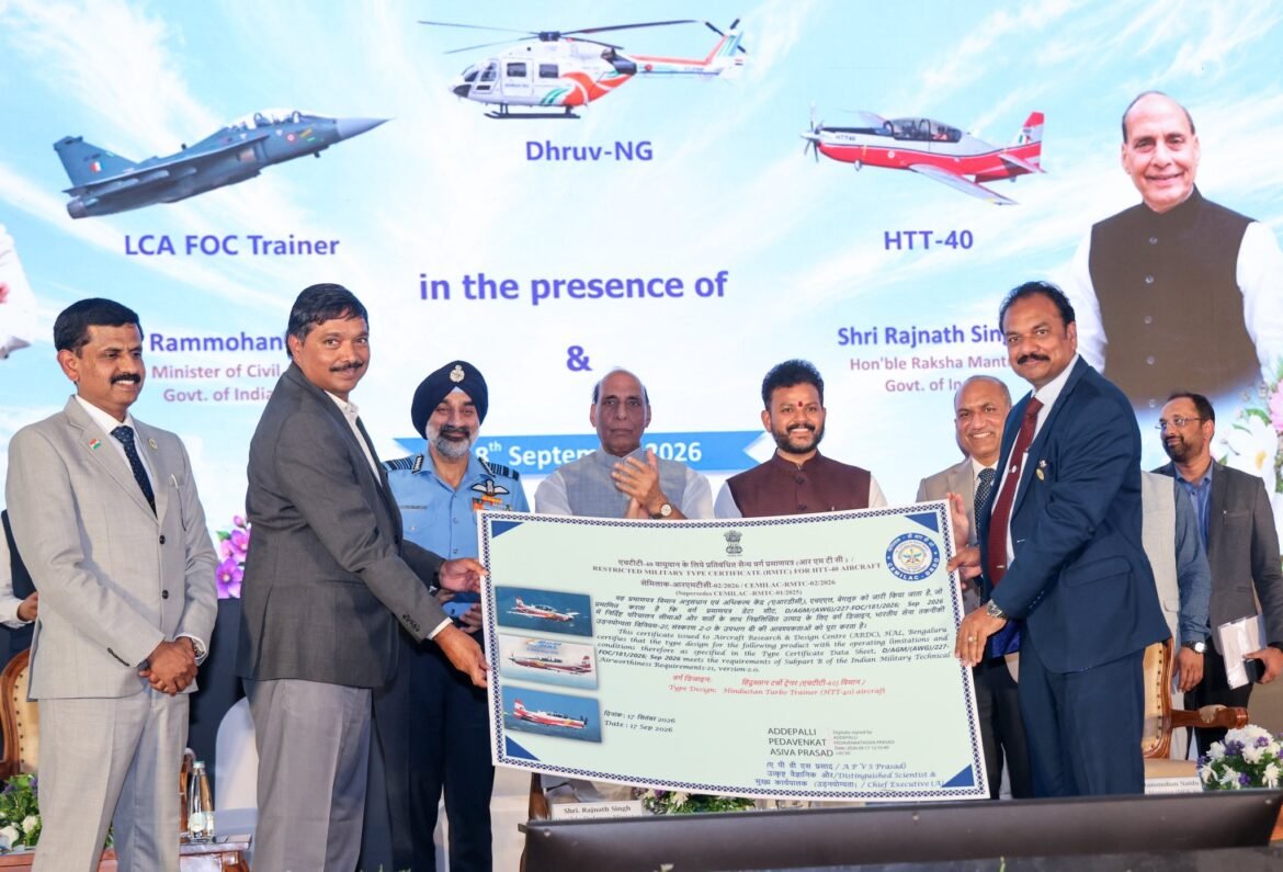 भारतीय वायुसेना को मिले एलसीए तेजस ट्रेनर और एचटीटी-40 विमान, रक्षा मंत्री ने सराहा स्वदेशी सामर्थ्य