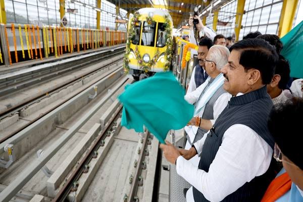 इंदौर में मेट्रो परियोजना के दूसरे चरण का आगाज, बापट चौराहा स्टेशन से शुरू हुआ परिचालन