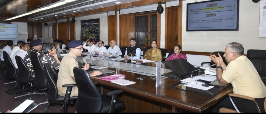 यूपी में नशा तस्करों पर चौतरफा कार्रवाई: 10 जिलों में विशेष निगरानी, स्कूल-कॉलेजों के पास ड्रग्स पर पूर्ण प्रतिबंध