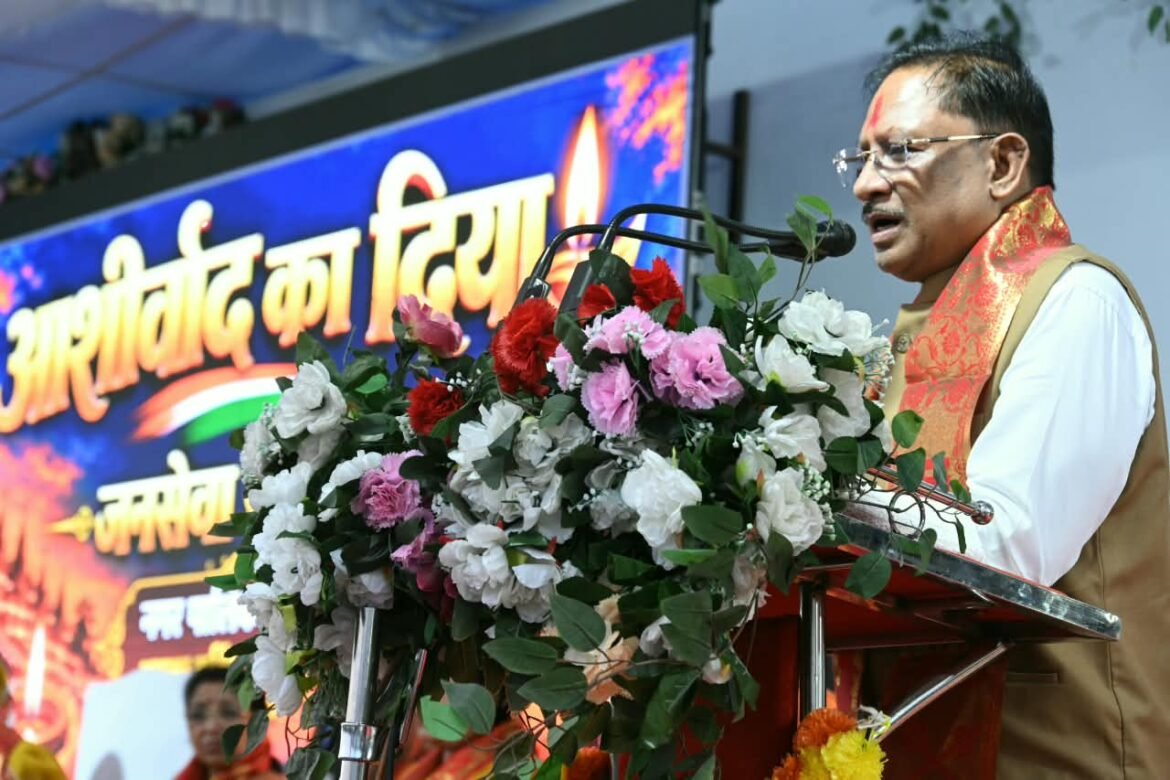 सवा लाख ‘आशीर्वाद के दीपों’ से जगमगाया खारुन तट, प्रधानमंत्री श्री नरेंद्र मोदी के स्वस्थ और दीर्घायु जीवन के लिए हुई महाआरती