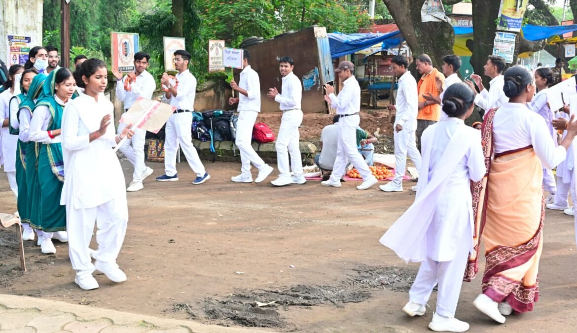 सेवा संकल्प अभियान के तहत नुक्कड़ नाटक और रंगोली से विद्यार्थियों ने दिया जागरूकता एवं राष्ट्र निर्माण का संदेश