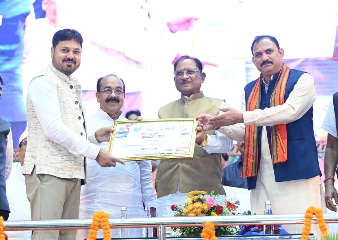 आयुर्वेद भारत की प्राचीन ज्ञान परंपरा की अमूल्य धरोहर, आधुनिक स्वास्थ्य सेवाओं के साथ भारतीय चिकित्सा पद्धतियों को भी दे रहे बढ़ावा – मुख्यमंत्री श्री विष्णुदेव साय