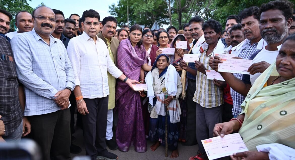 सरकार बाढ़ प्रभावित परिवार को करेगी हरसंभव मदद- राजस्व मंत्री श्री टंक राम वर्मा