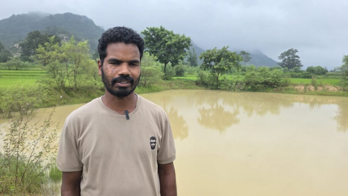 सेवा की कहानी: एक डबरी ने खोले आय के कई रास्ते, मान सिंह ने खेती के साथ मछली पालन को बनाया आजीविका का आधार